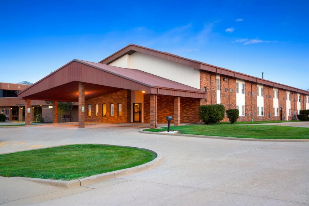 Super 8 by Wyndham Tuscola Image 11