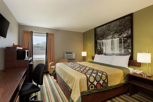 Super 8 by Wyndham Tuscola image 15