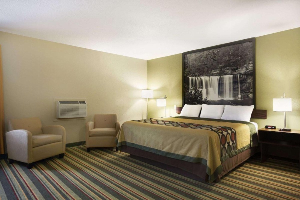 Super 8 by Wyndham Tuscola Image 19