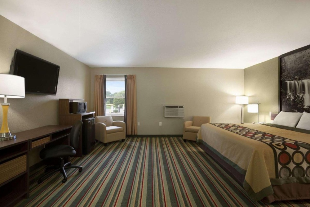 Super 8 by Wyndham Tuscola Image 20