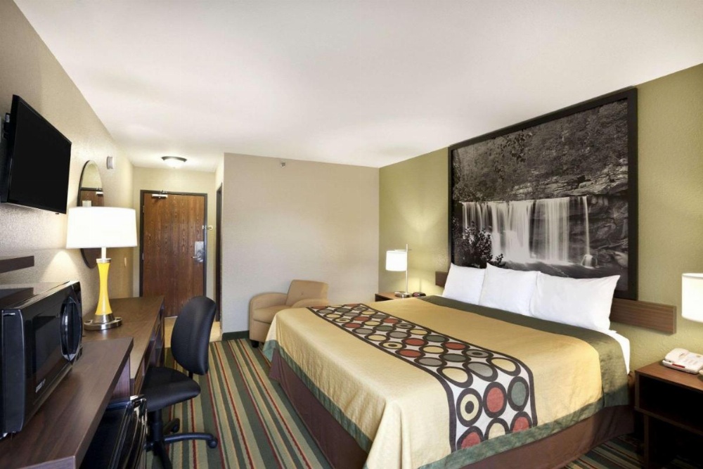 Super 8 by Wyndham Tuscola Image 21