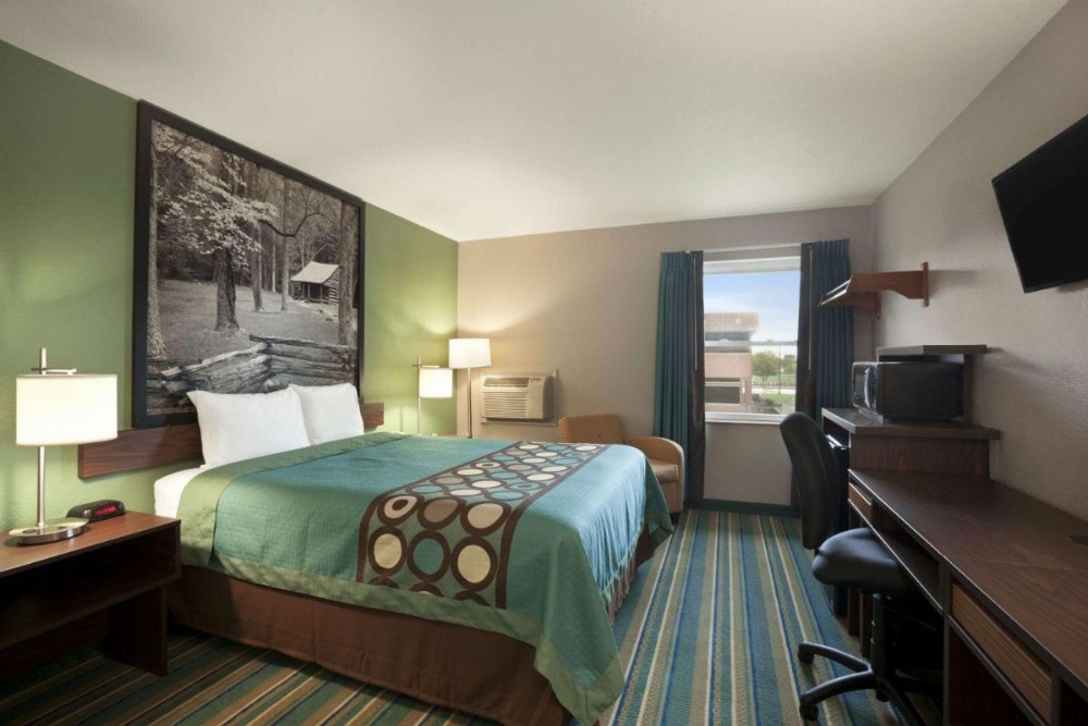 Super 8 by Wyndham Tuscola Image 22