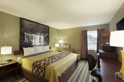 Super 8 by Wyndham Tuscola image 24