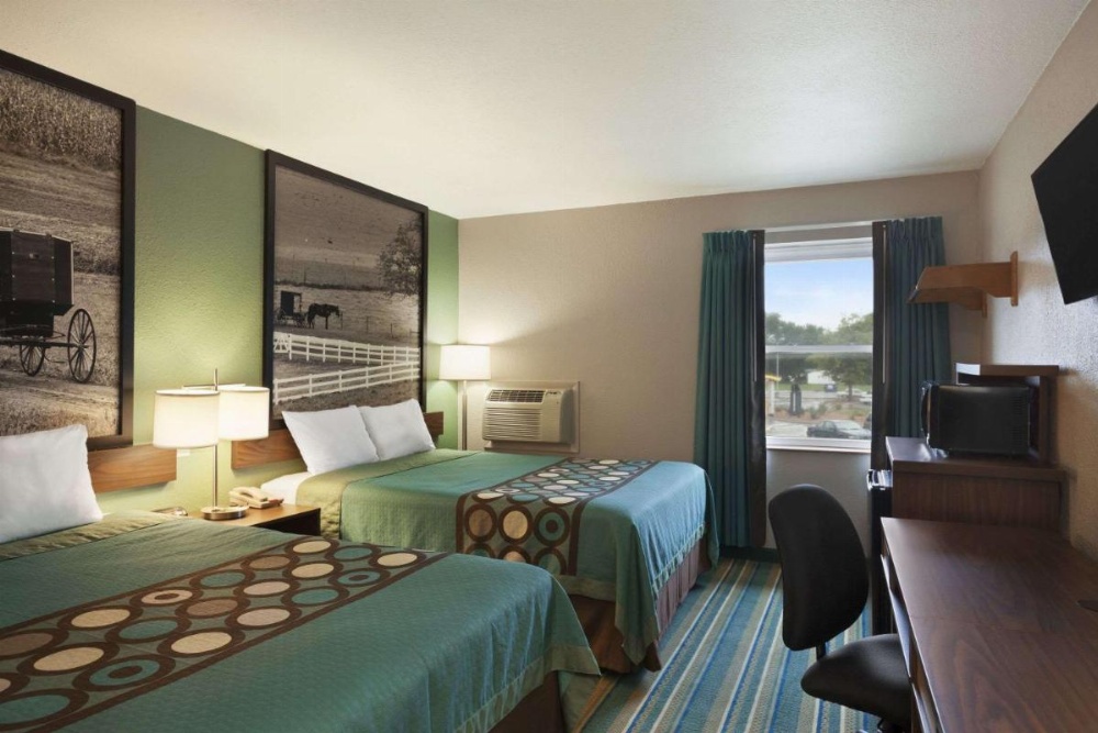 Super 8 by Wyndham Tuscola Image 27