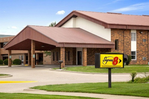 Super 8 by Wyndham Tuscola image 30