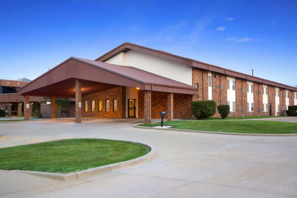 Super 8 by Wyndham Tuscola Image 31