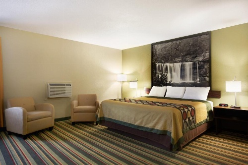 Super 8 by Wyndham Tuscola image 5